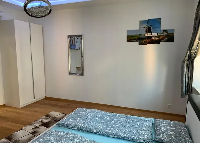 Colony 4*