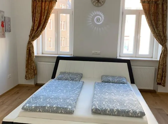 Colony 4*