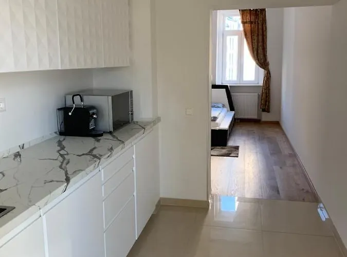 Colony 4* Відень